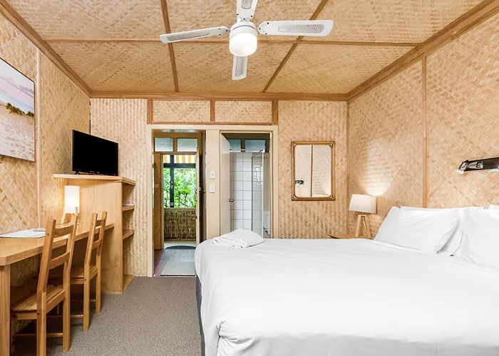 Tallow Beach Motel (Adults Only)